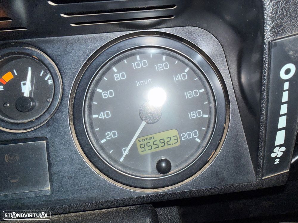 Land Rover Defender 90 2.5 TD5 Metal Top - 12