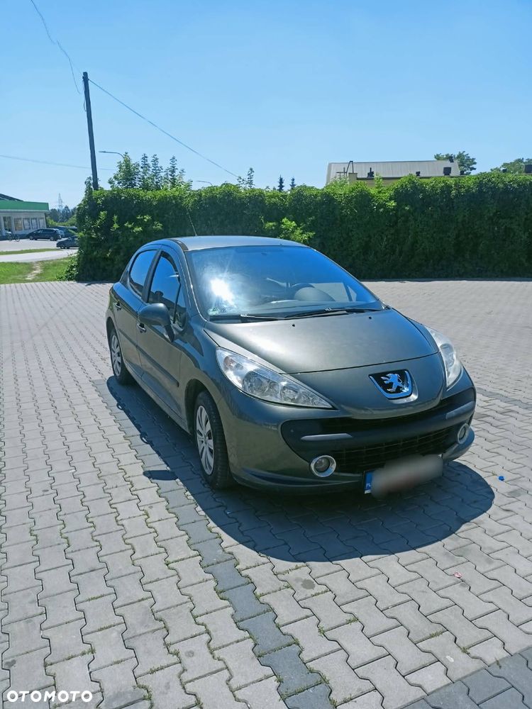 Peugeot 207 - 1