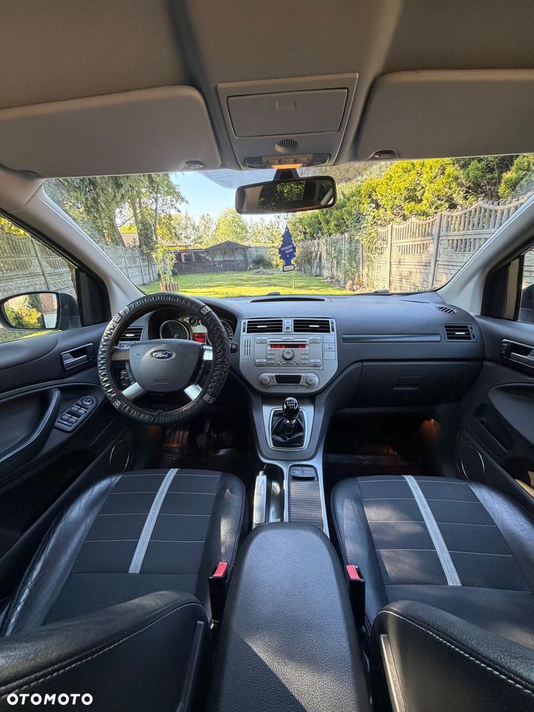 Ford Kuga - 10