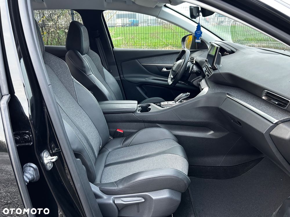 Peugeot 3008 1.6 PureTech Hybrid4 PHEV Allure Pack S&S EAT8 - 34