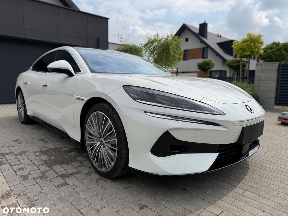 Denza Z9 - 10