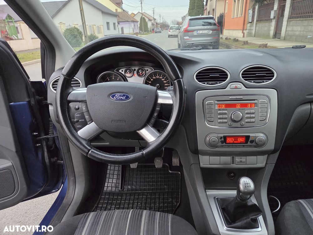 Ford Focus 1.6i 16V Trend - 9
