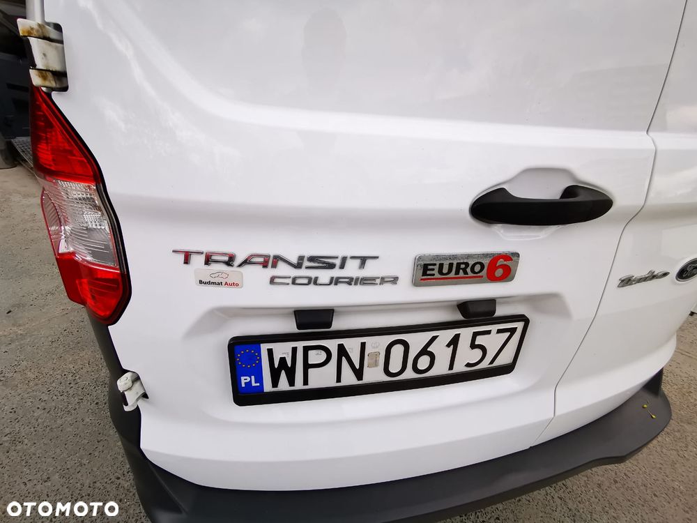 Ford Transit Courier - 26