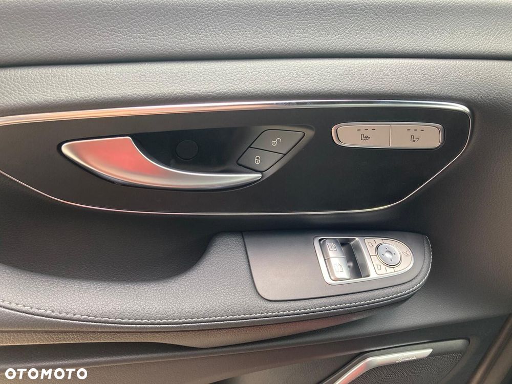 Mercedes-Benz Klasa V - 30