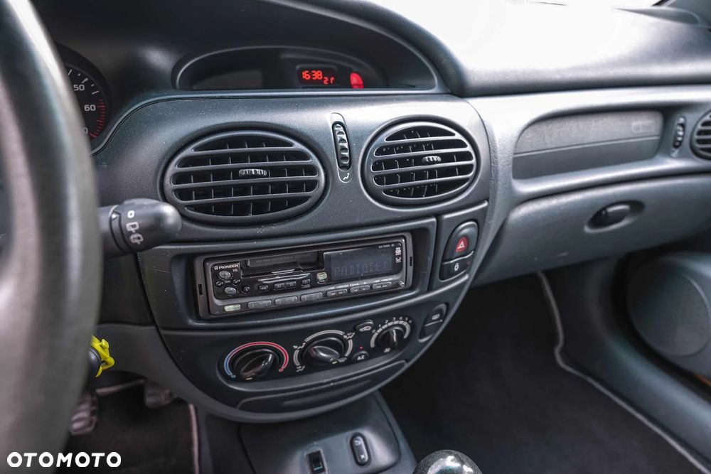 Renault Megane Coach 2.0 - 29