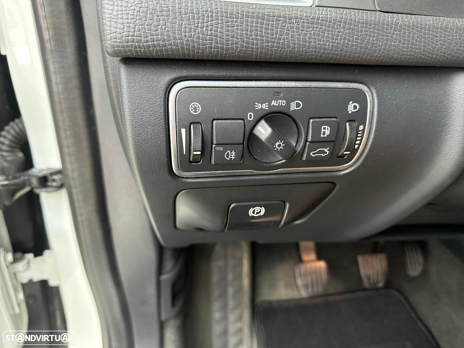 Volvo XC 60 2.0 D4 R-Design Momentum - 17
