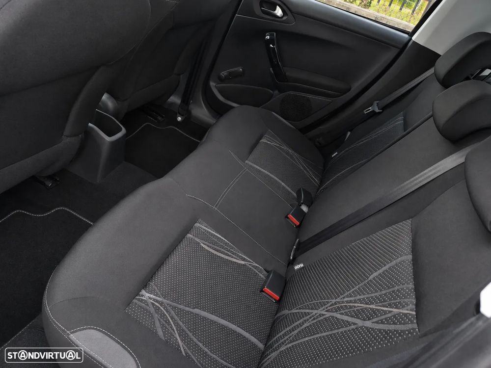 Peugeot 208 1.2 VTi SE Style - 9