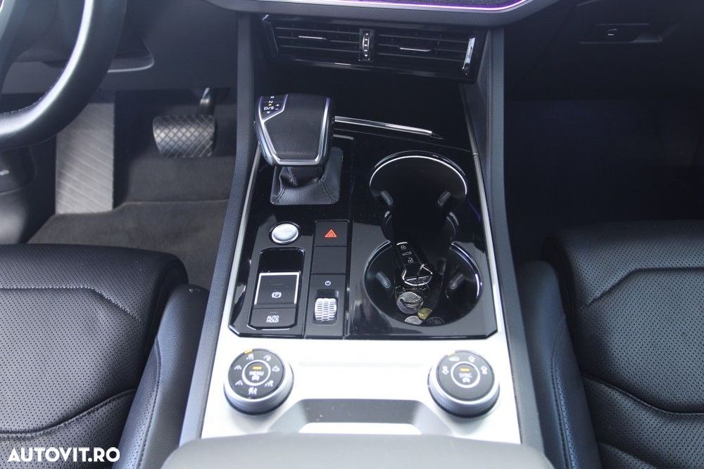 Volkswagen Touareg - 20