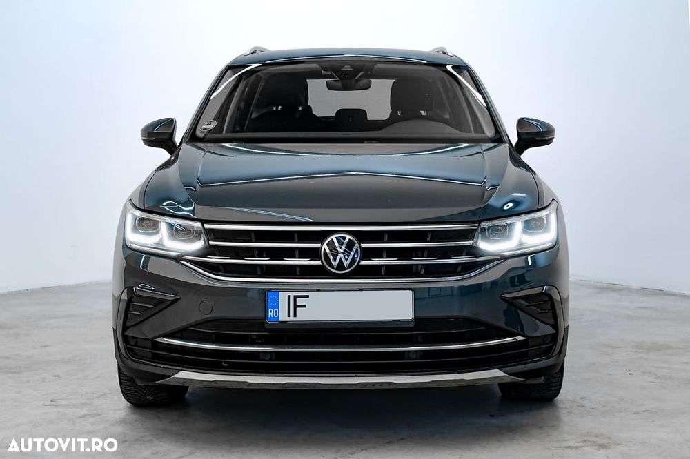 Volkswagen Tiguan - 1