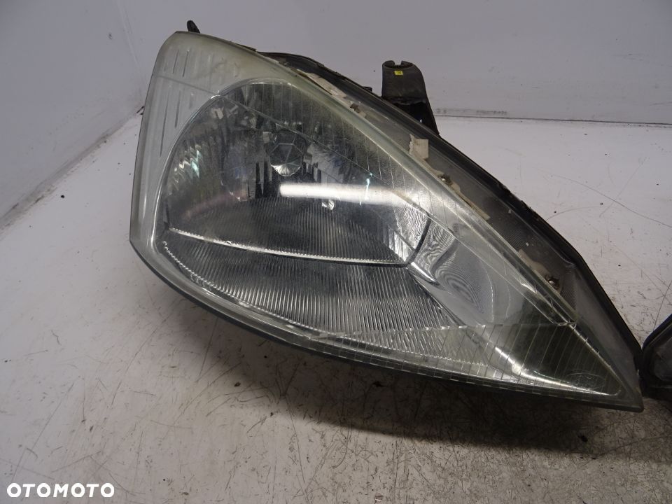 FORD FOCUS MK1 1.4B LAMPA PRZÓD PRZEDNIA PRAWA - 1