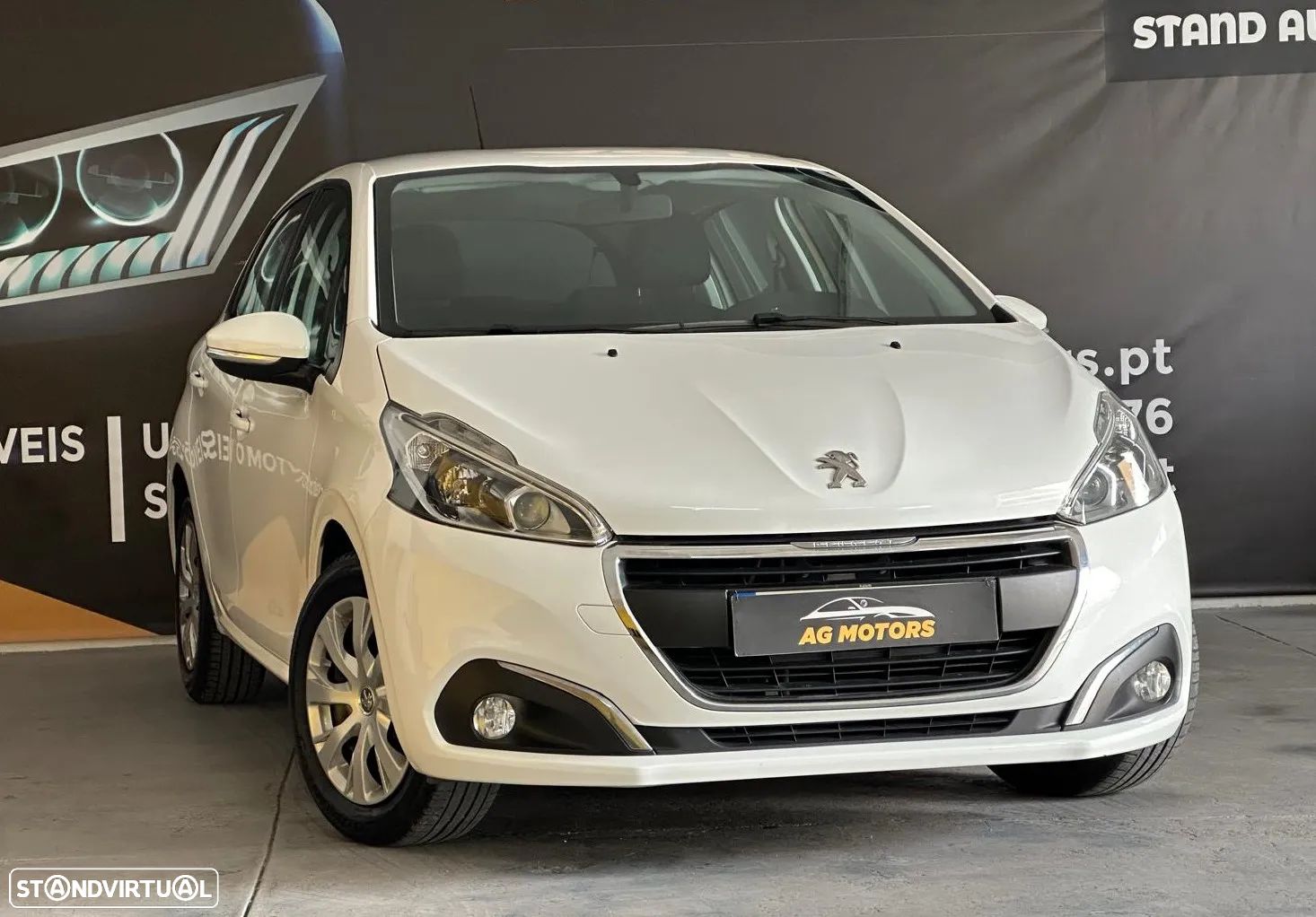 Peugeot 208 - 1