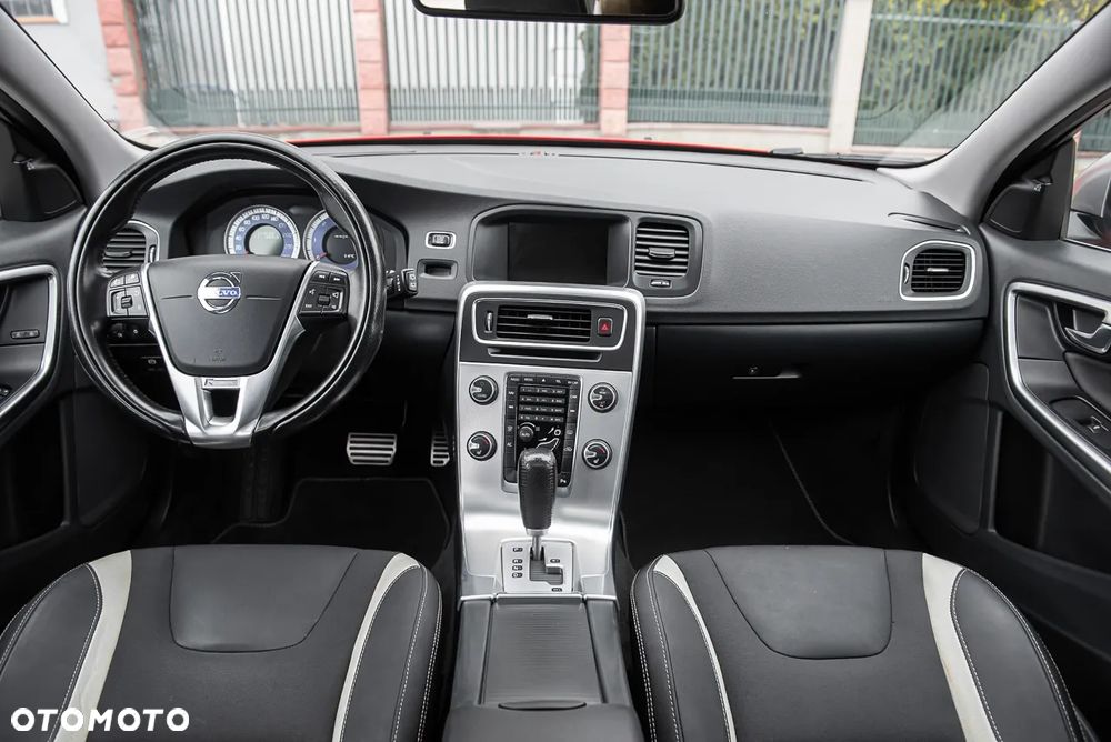 Volvo V60 D5 AWD Geartronic RDesign - 29