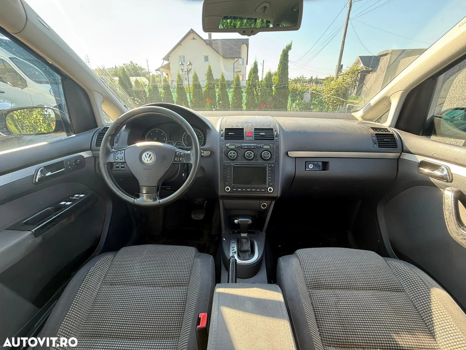 Volkswagen Touran - 12