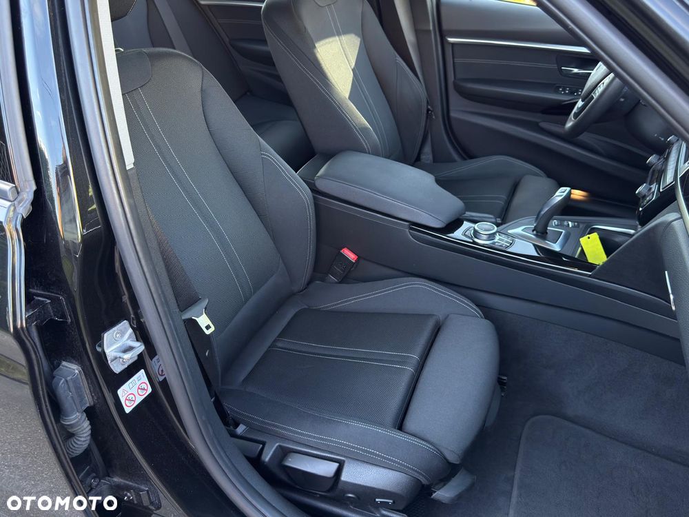 BMW Seria 3 320i GPF xDrive Sport Line Shadow - 23