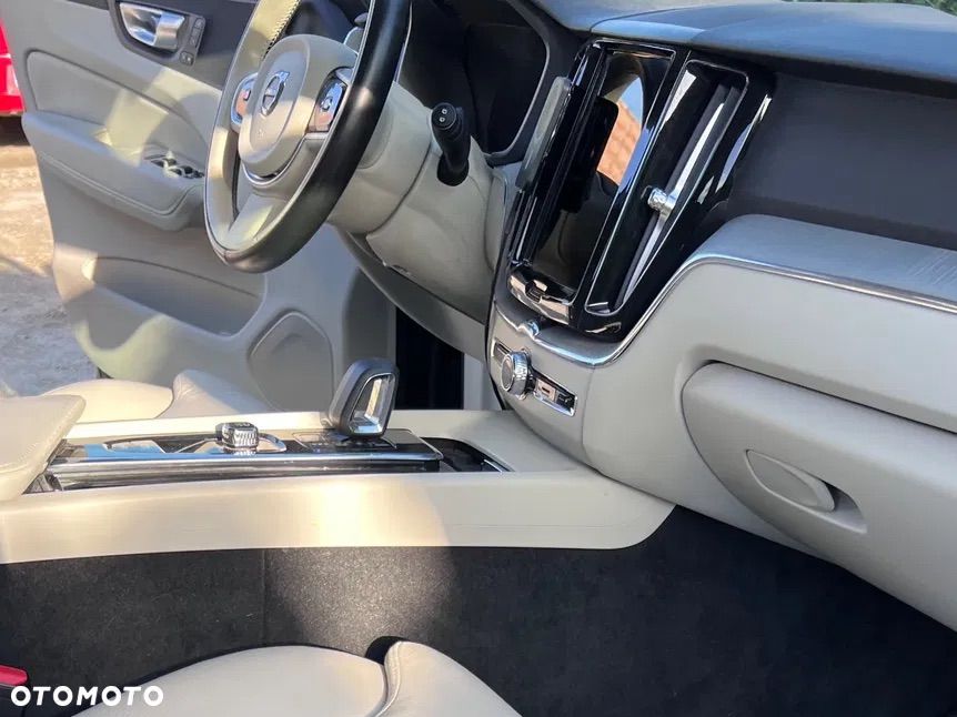 Volvo XC 60 B4 D AWD Plus Bright - 31