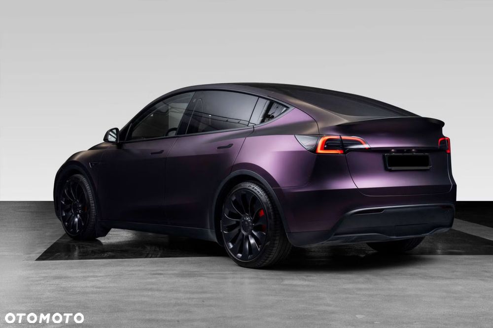 Tesla Model Y Performance Dual Motor AWD - 3