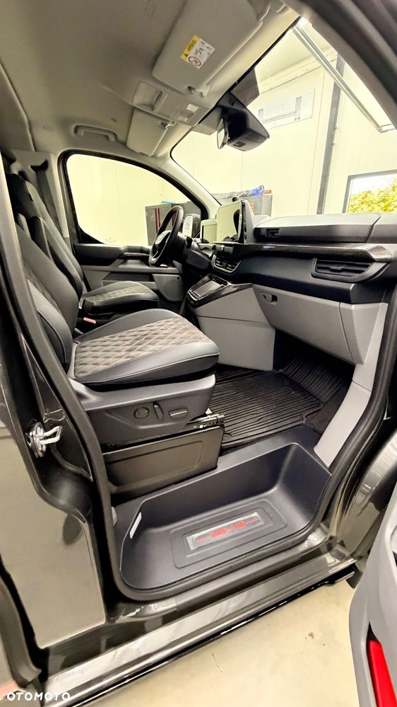 Ford Tourneo Custom - 16