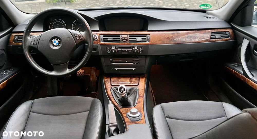 BMW Seria 3 325i - 26