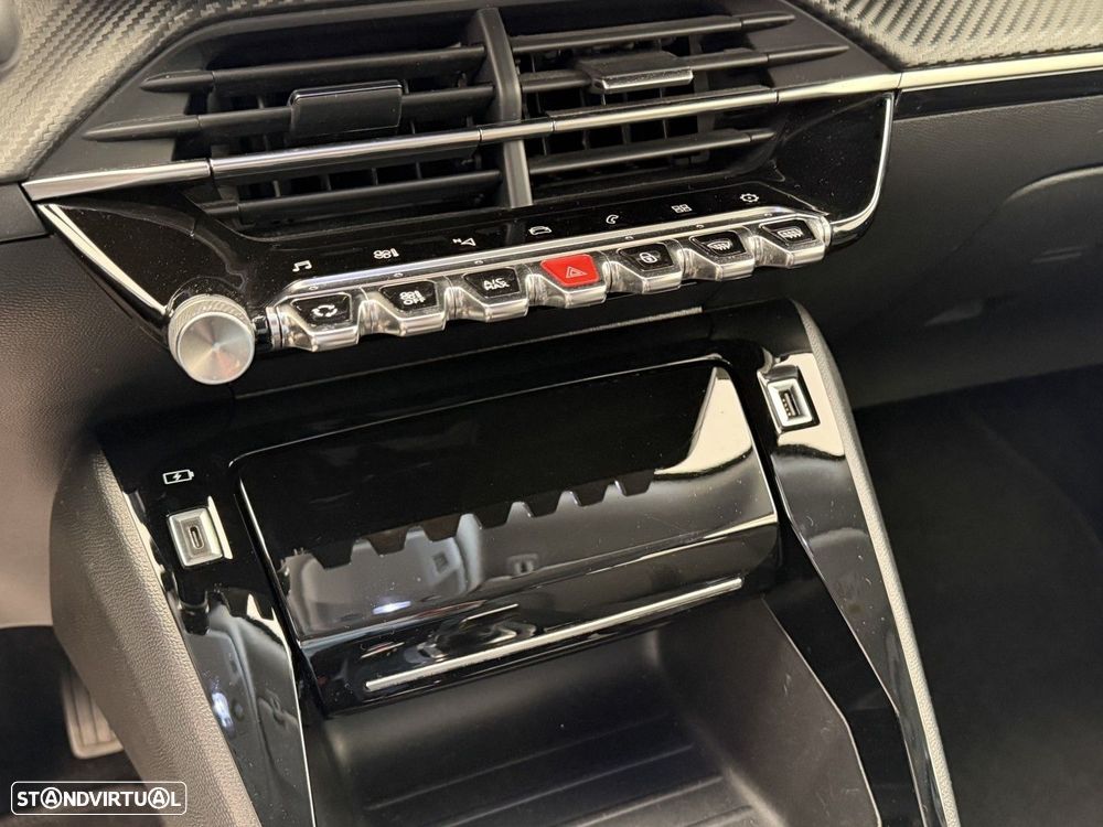 Peugeot 2008 1.2 PureTech Allure Pack EAT8 - 17