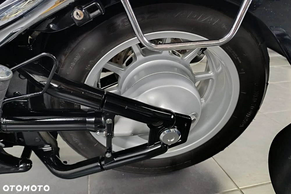 Suzuki Intruder - 13