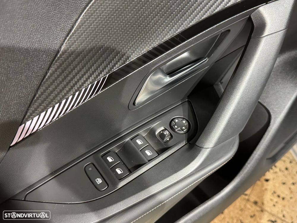 Peugeot 2008 1.2 Hybrid Allure e-DCS6 - 12