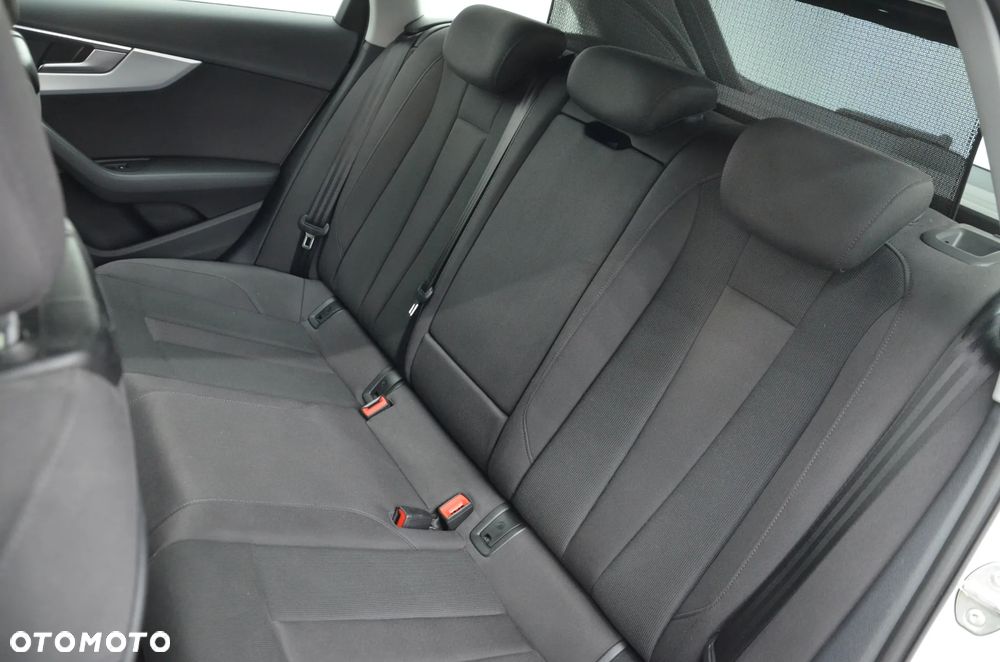 Audi A4 Avant 35 TDI S tronic - 13