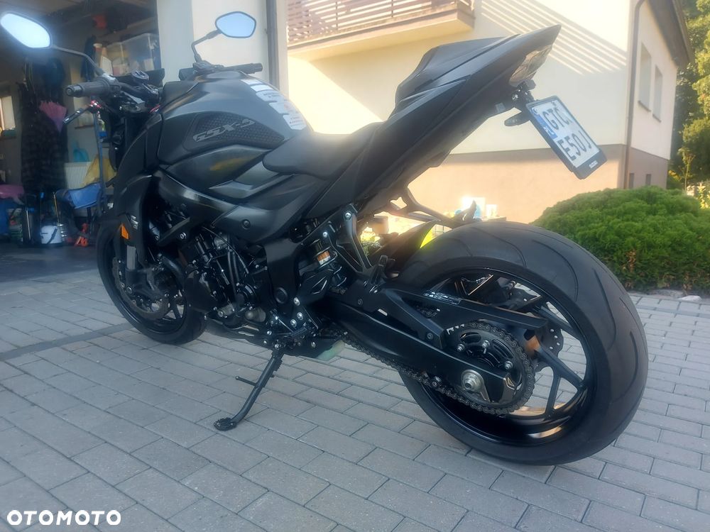 Suzuki GSX - 17