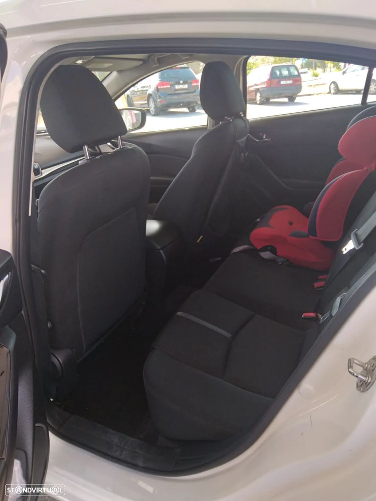 Mazda 3 Hatchback - 6