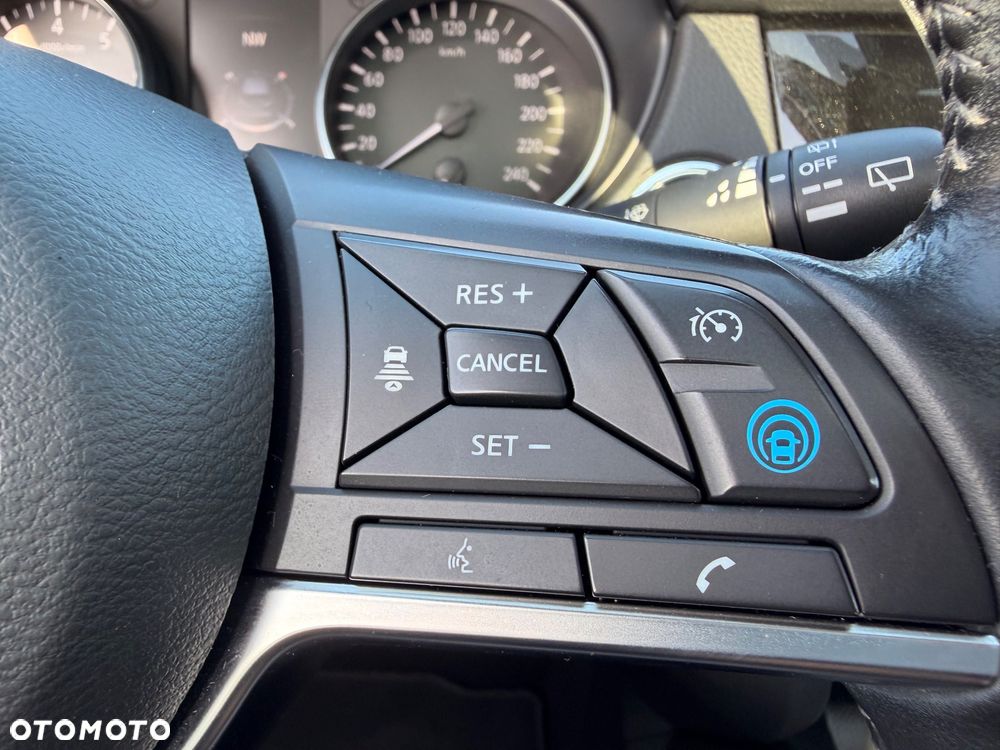 Nissan Qashqai 1.3 DIG-T N-Connecta DCT - 20
