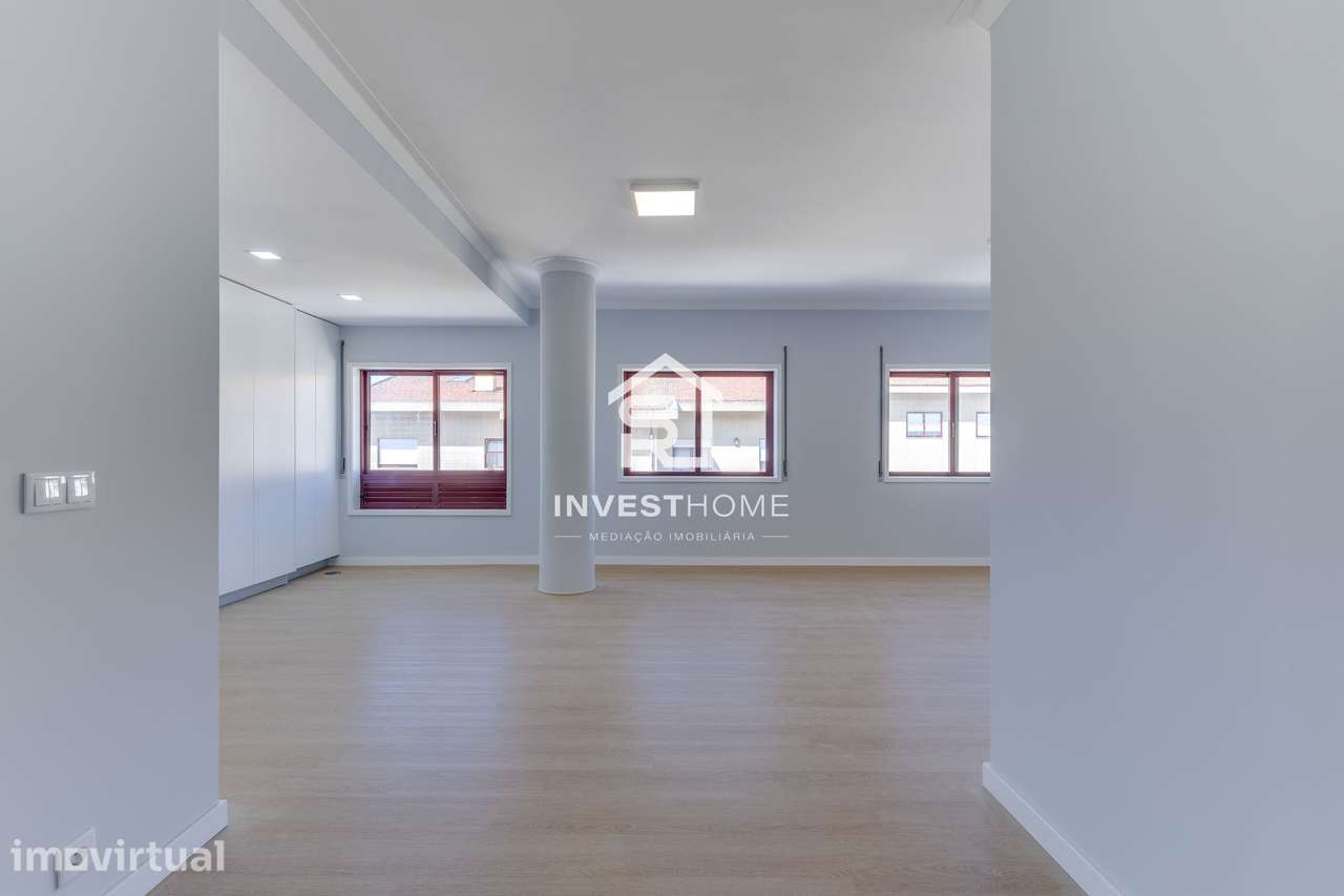 Apartamento T2+1 | Renovado | Boas Áreas | Varanda | 2 Lugares Garagem - Grande imagem: 3/45