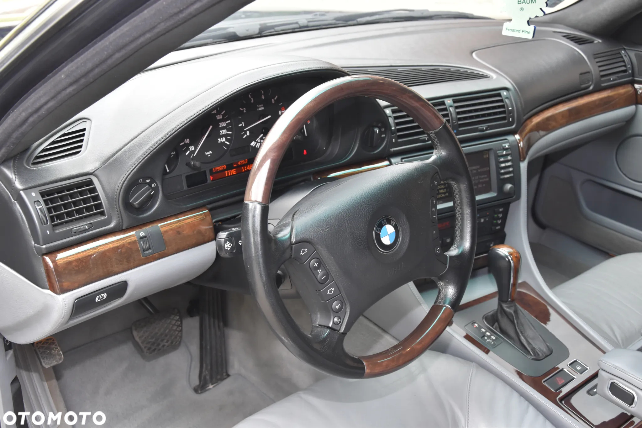 BMW Seria 7 750iL - 35