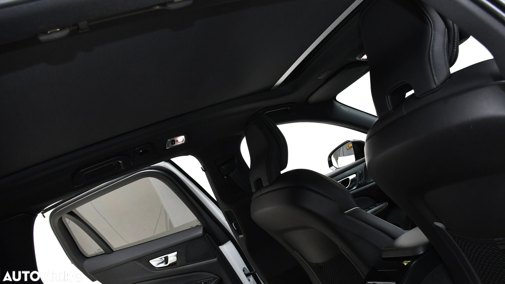 Volvo V60 T6 AWD Recharge Geartronic RDesign - 22