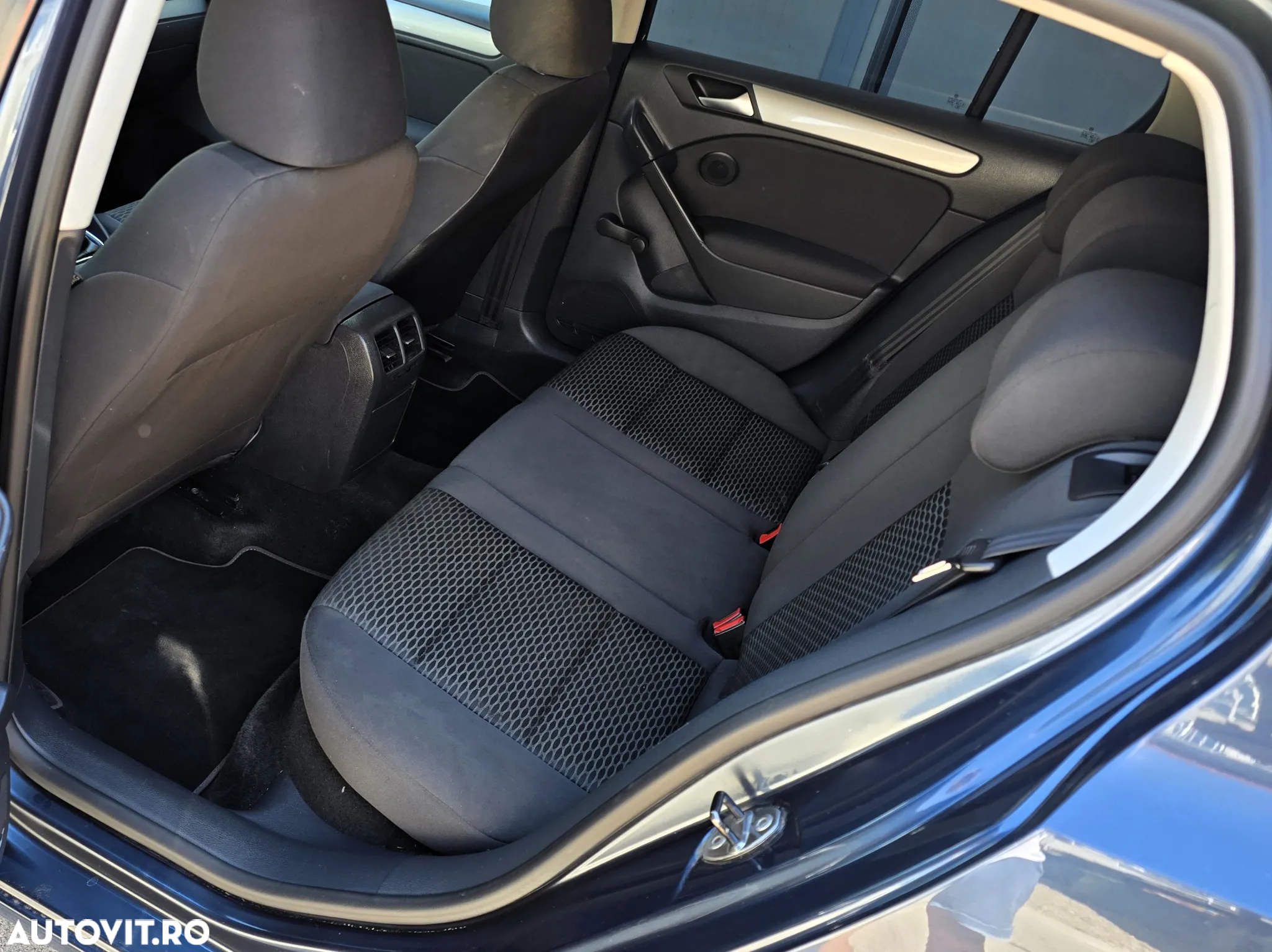 Volkswagen Golf 1.6 TDI DPF BlueMotion Technology Comfortline - 10
