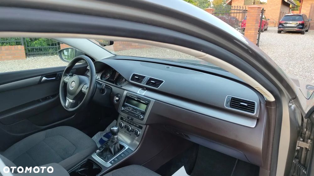 Volkswagen Passat 2.0 TDI Comfortline - 9