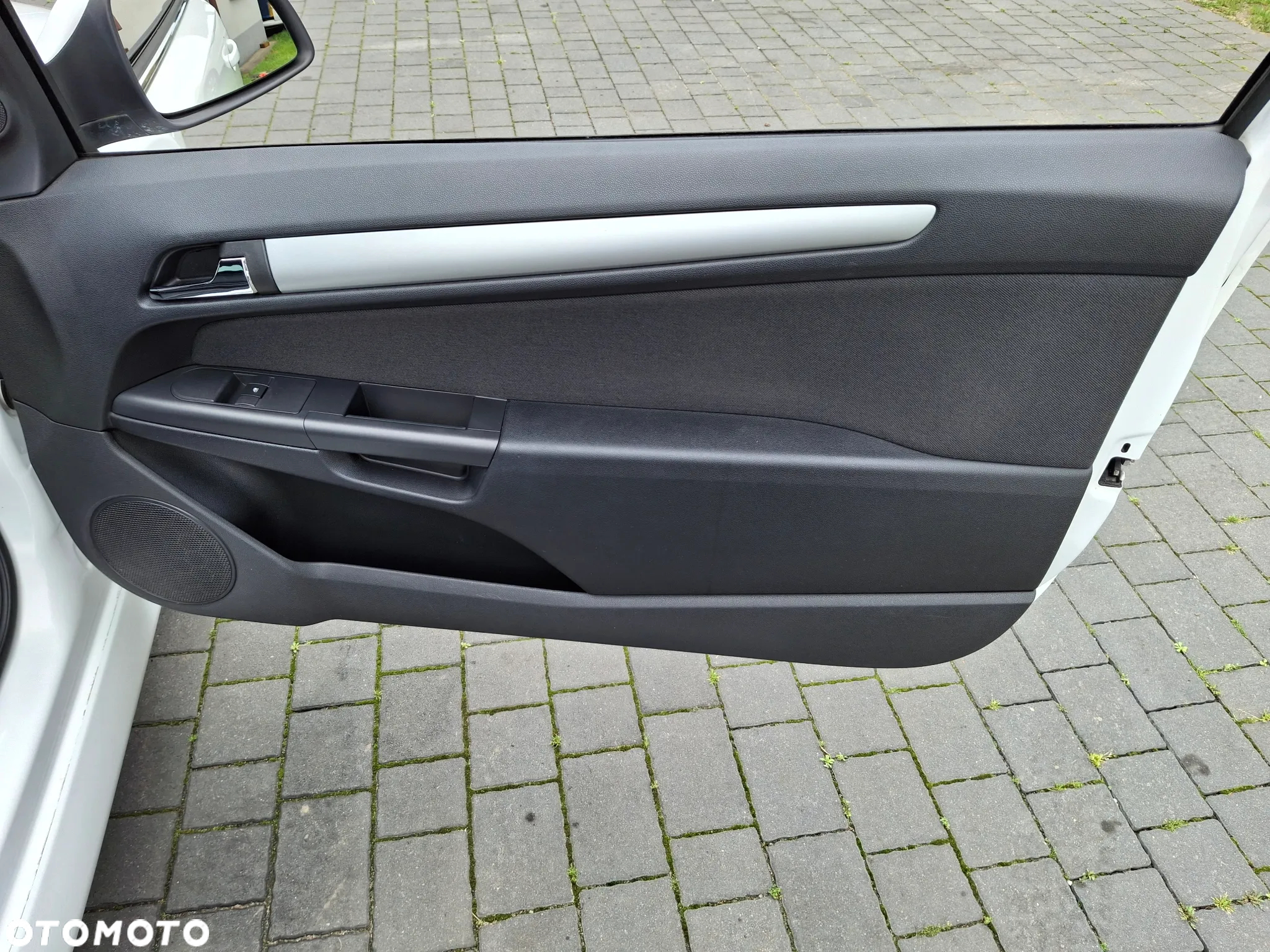 Opel Astra GTC 1.6 - 22