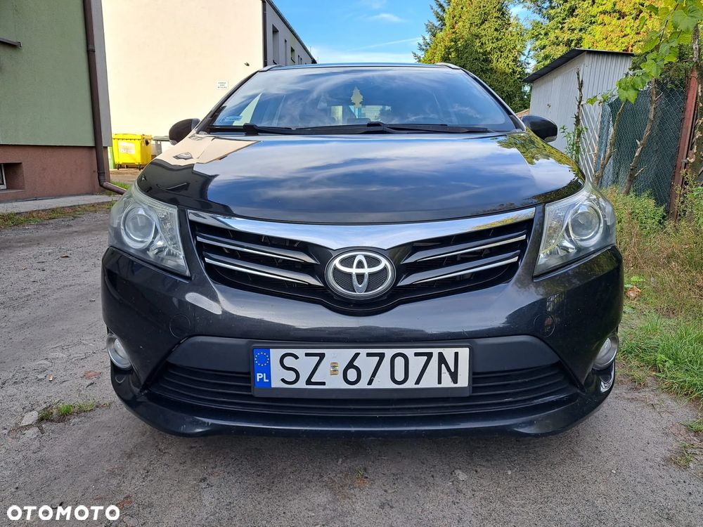 Toyota Avensis 2013 photo 2