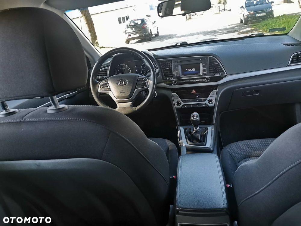 Hyundai Elantra - 3