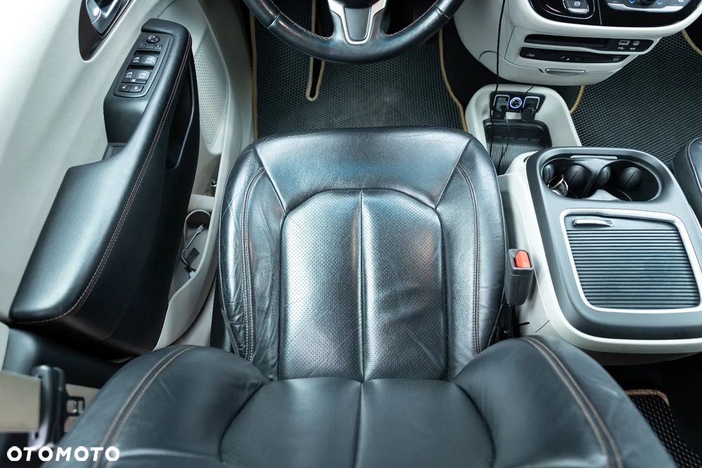 Chrysler Pacifica - 11