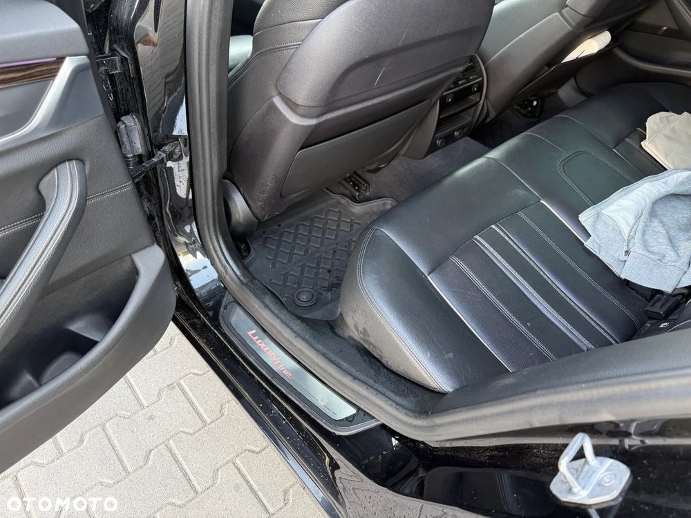 BMW Seria 5 530d xDrive Sport-Aut Luxury Line - 31