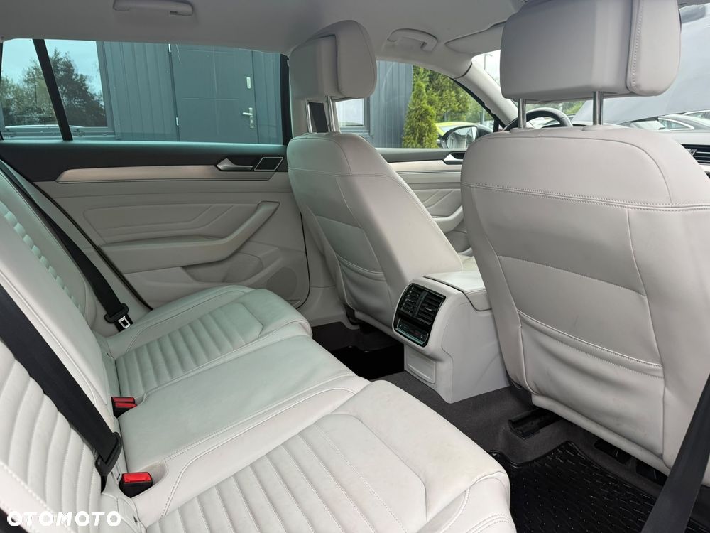 Volkswagen Passat 2.0 TDI Elegance DSG - 26