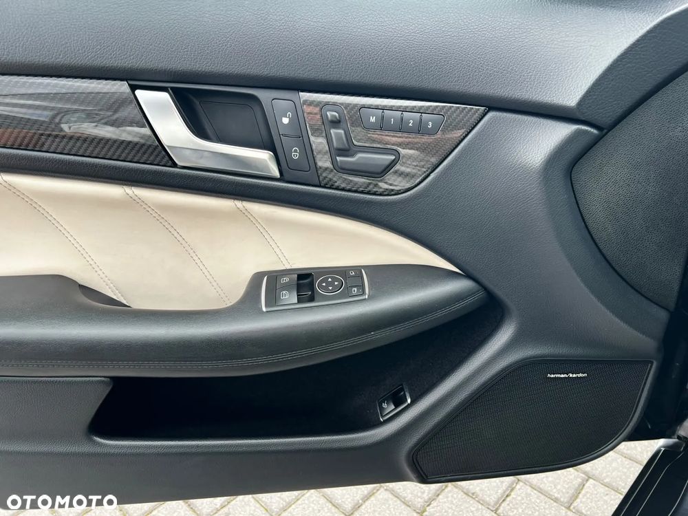 Mercedes-Benz Klasa C 63 AMG AMG SPEEDSHIFT MCT AMG Performance Package - 22