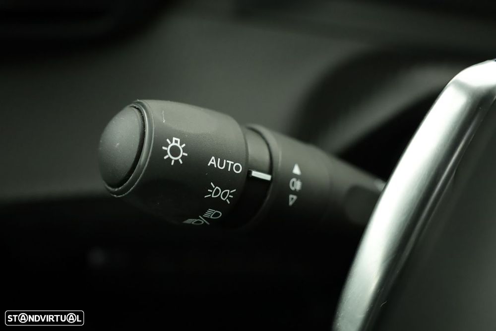 Peugeot 2008 1.2 Hybrid Allure e-DCS6 - 16