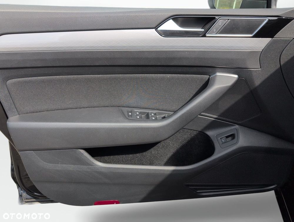 Volkswagen Passat 2.0 TSI Business DSG - 16