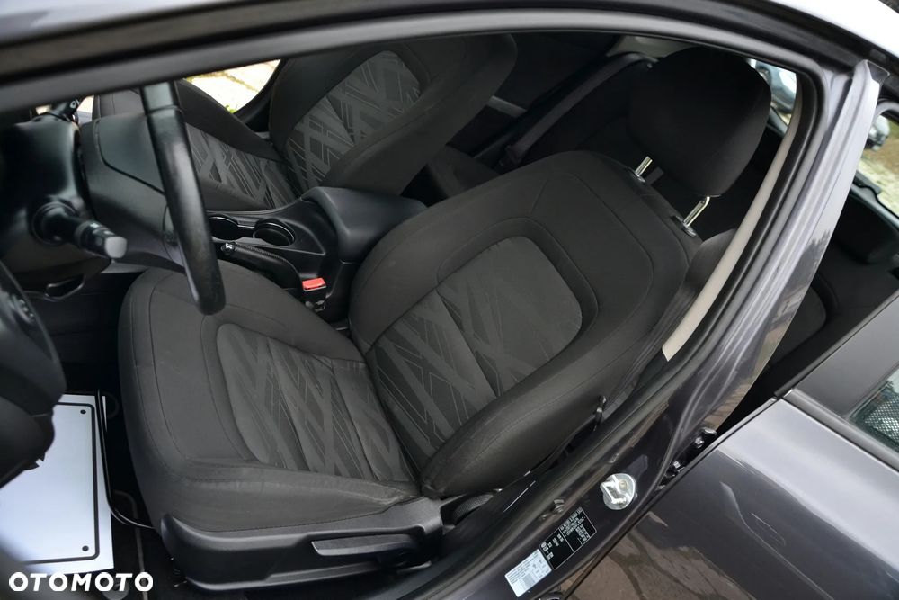 Kia Ceed 1.6 GDI Dream Team Edition - 18
