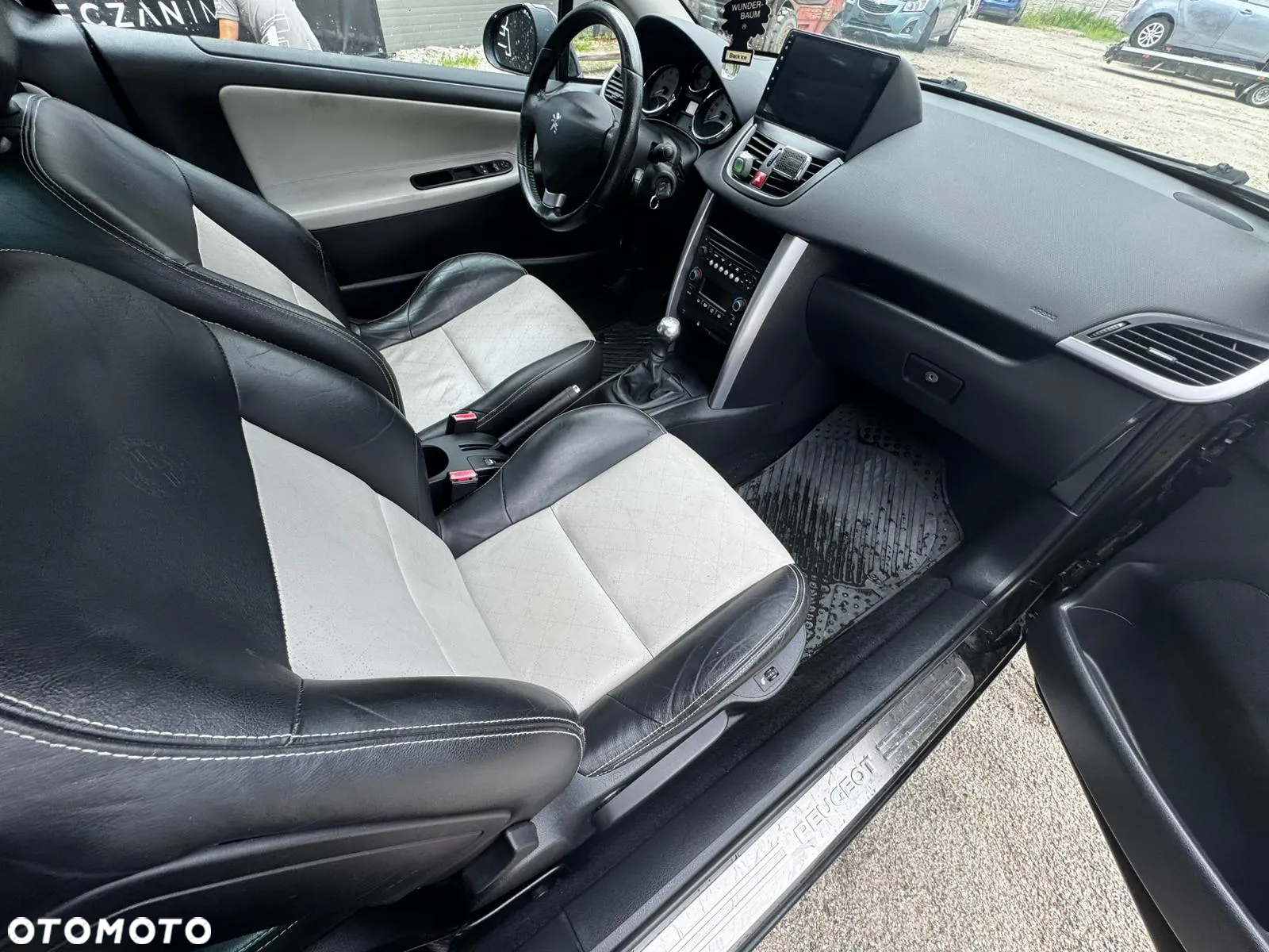 Peugeot 207 CC 1.6 Intense - 13