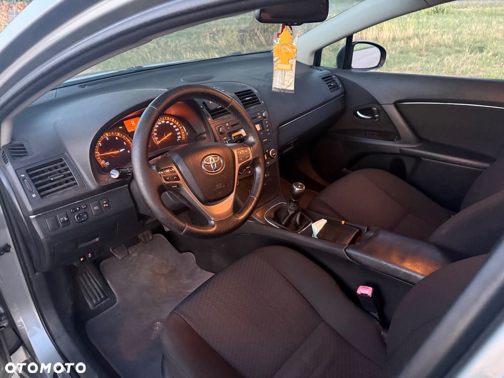 Toyota Avensis 2.0 D-4D Sol - 19