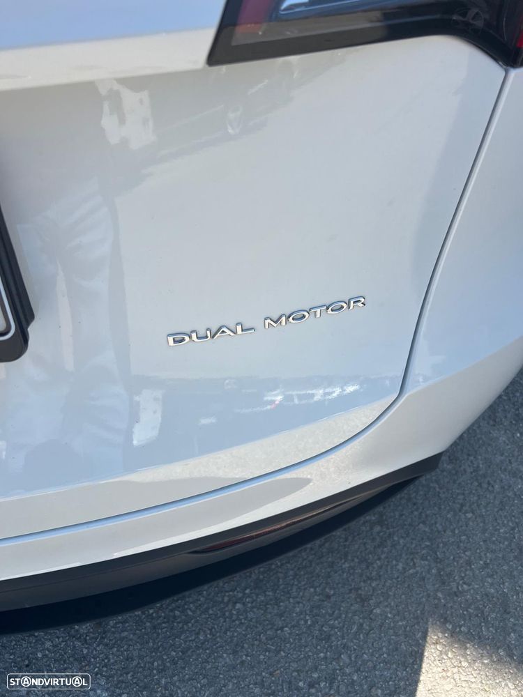 Tesla Model Y Long Range Dual Motor AWD - 8