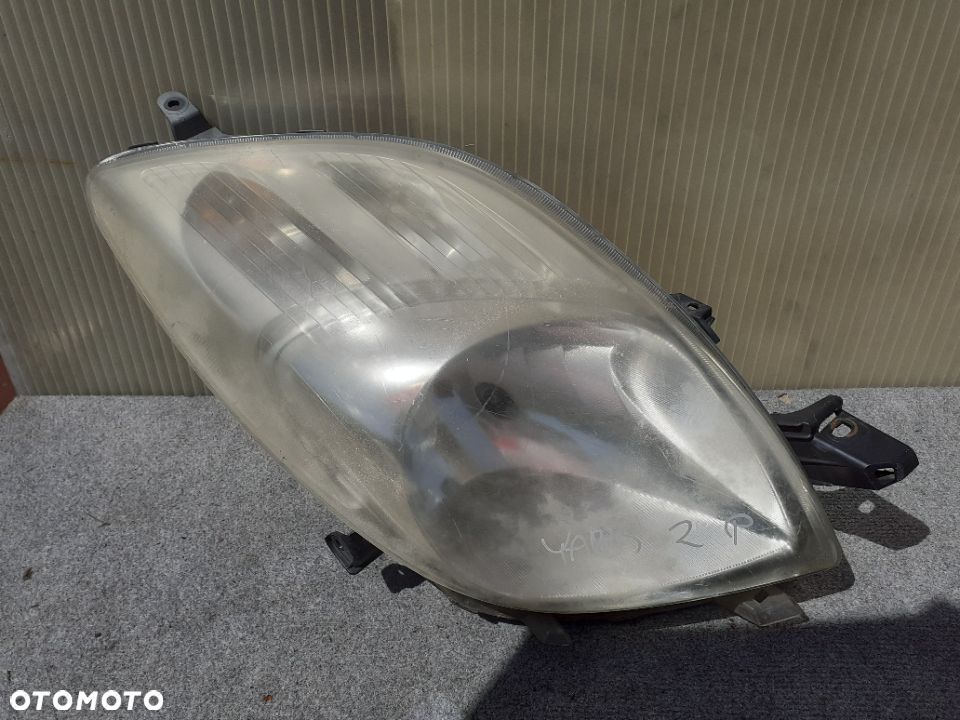 LAMPA PRZÓD PRZEDNIA PRAWA TOYOTA YARIS II ORYGINAŁ WYSYŁKA! - 1