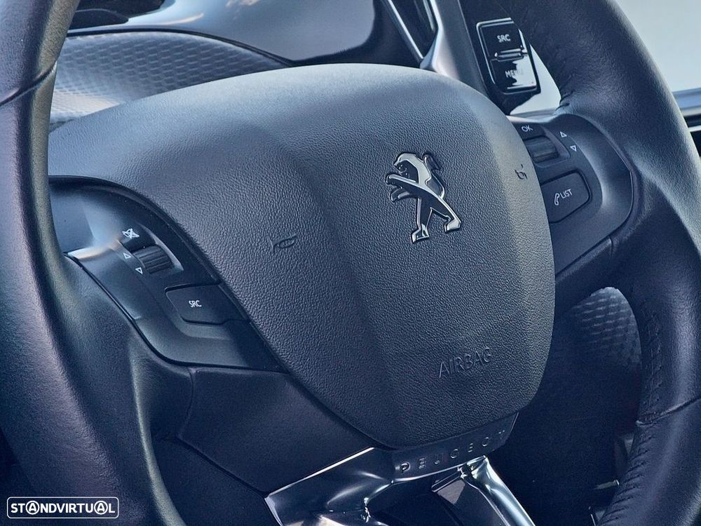 Peugeot 2008 1.2 PureTech Allure EAT6 - 22