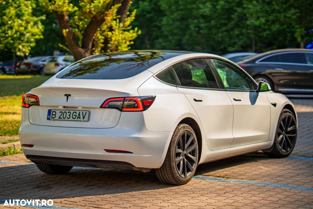 TESLA Model 3 2023 — imagine 4